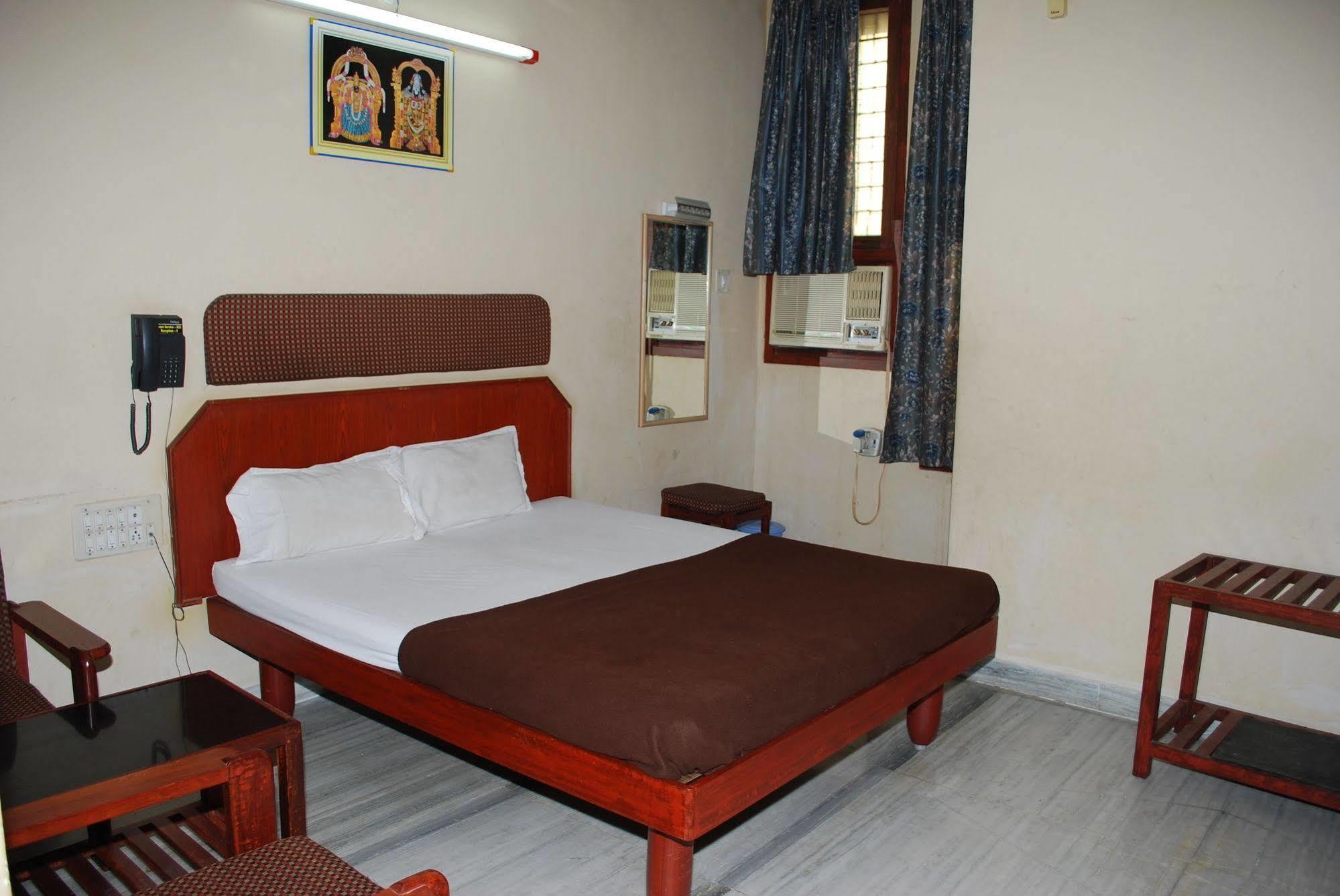 Hotel Sri Sai Residency Tirupati Exteriér fotografie
