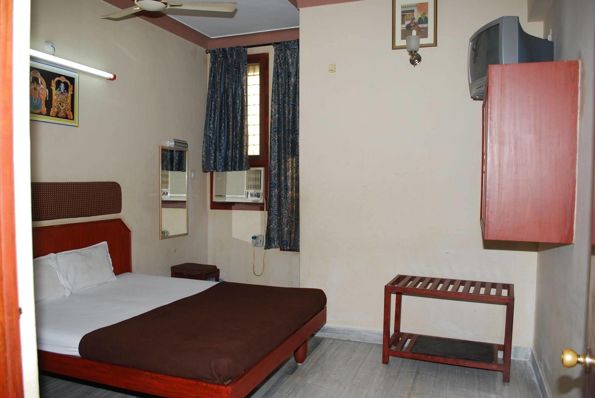 Hotel Sri Sai Residency Tirupati Exteriér fotografie